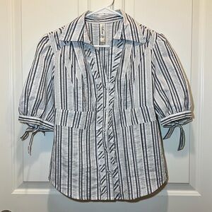 Like New ruffle front puff sleeve bow tie cuffs black white & silver blouse